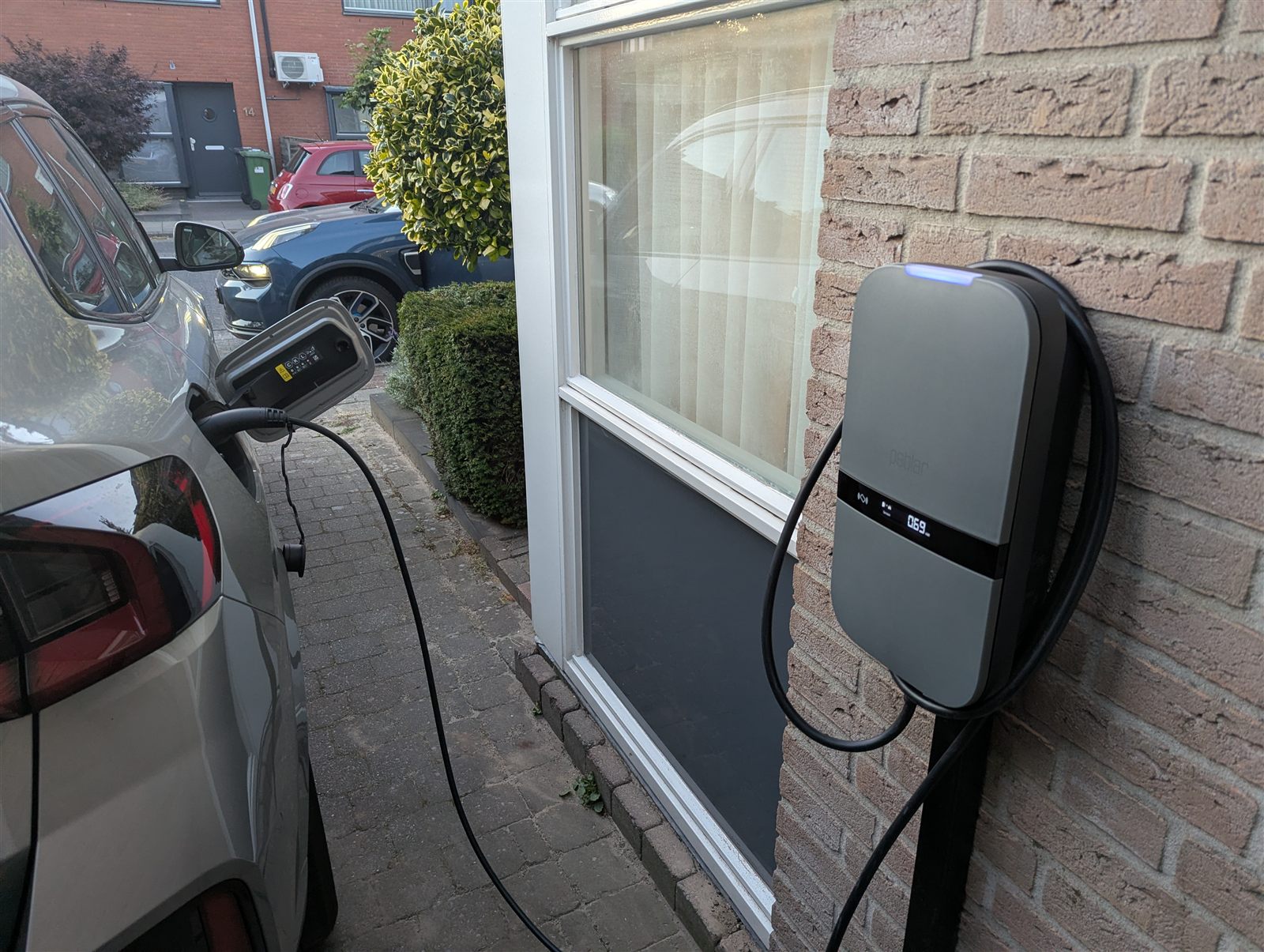 Geinstalleerde EV-lader aan woning